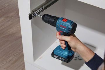 Аккумуляторный ударный шуруповерт Bosch GSB 183-LI