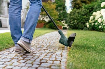 Акумуляторний тример Bosch EasyGrassCut 18V-230