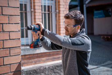 Аккумуляторный ударный шуруповерт Bosch GSB 18V-90 C